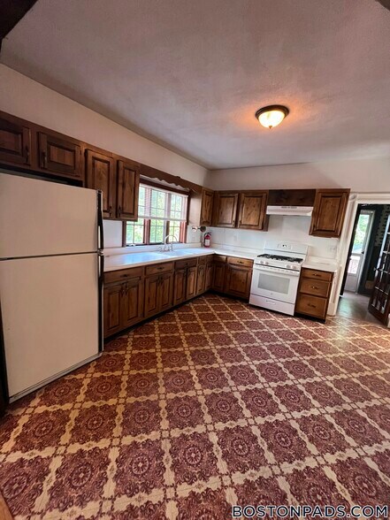 Building Photo - 186 Powder House Blvd