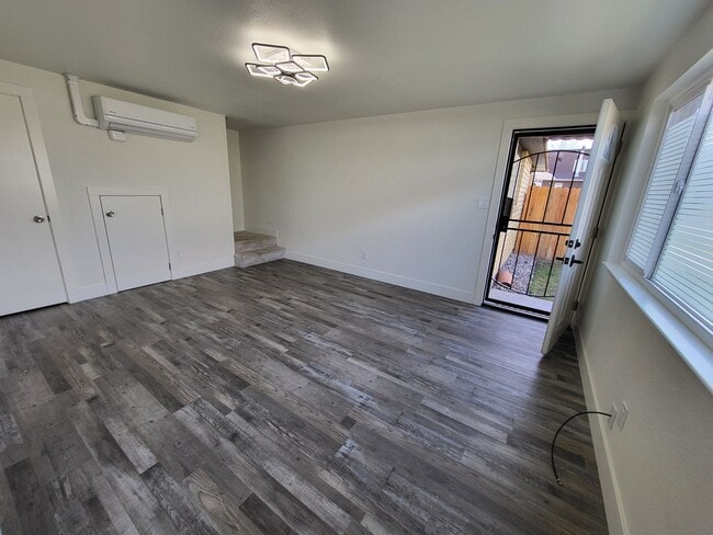 Building Photo - 3410 Woodside Dr
