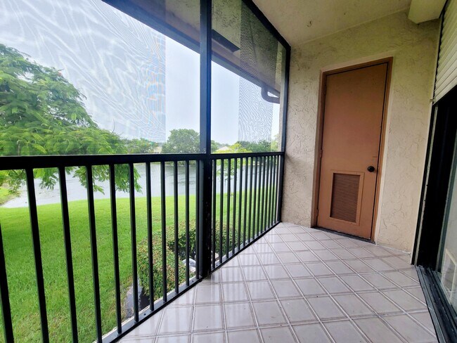 Building Photo - 15702 E Waterside Cir