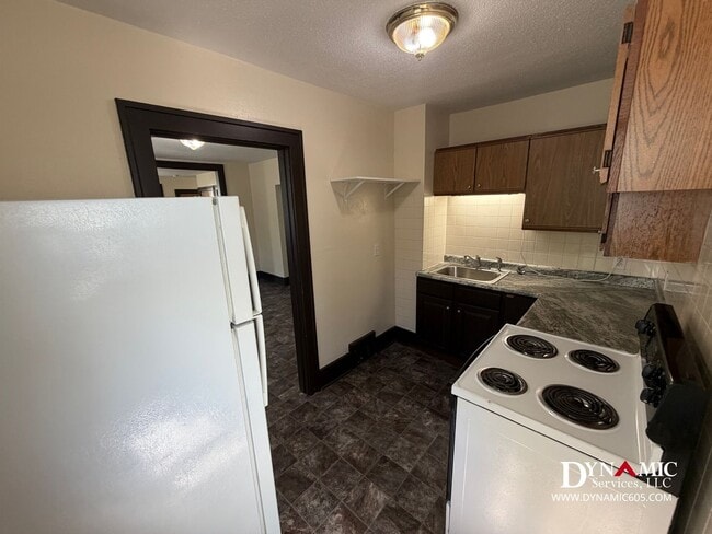 Building Photo - Upper Level 2 Bedroom, 1 Bathroom Duplex - Tenant Pays ALL Utilities