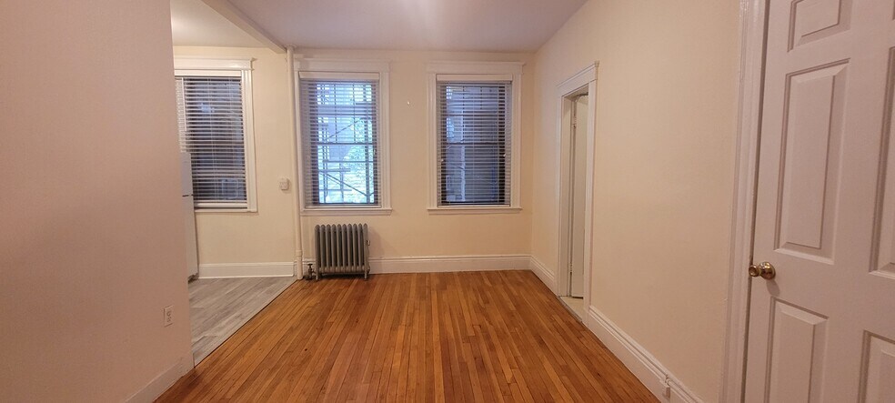 Building Photo - 60 Queensberry St