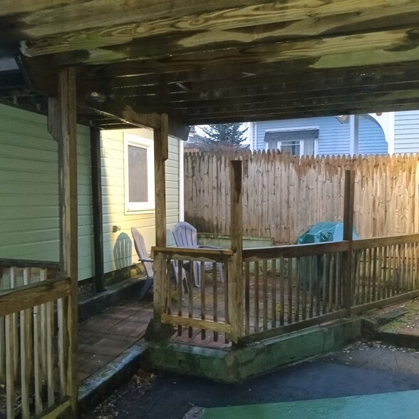 Rear Deck - 261 View St