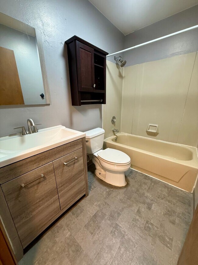 Building Photo - 4770 Glasgow Dr