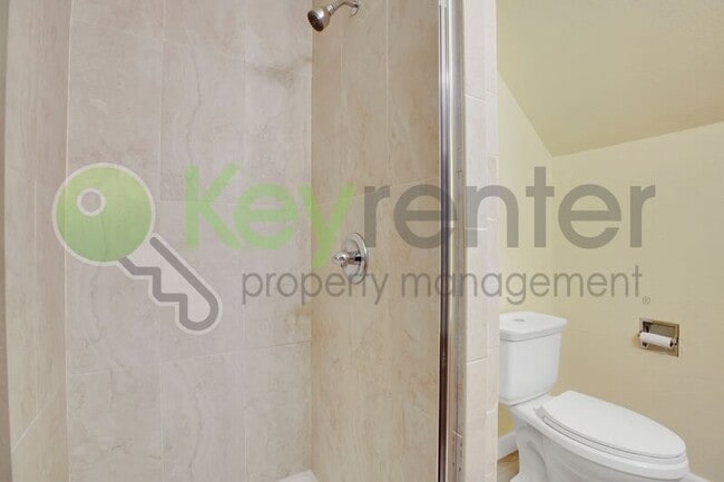 Building Photo - 809 N Hobson Ave