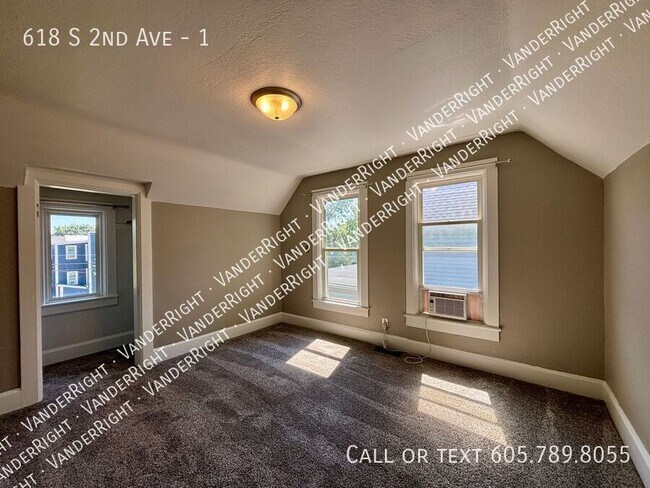 Building Photo - 618 S 2nd Ave