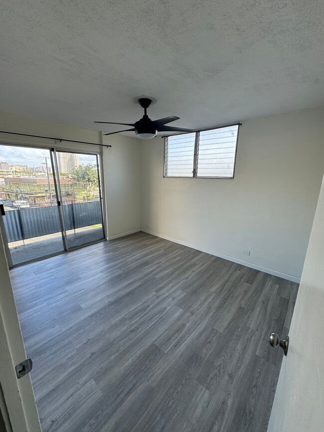 Building Photo - 1 Bed 1 Bath Makiki Apartment for Rent