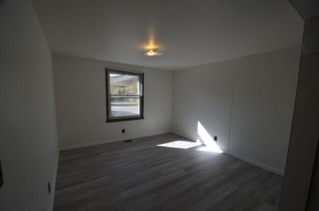 Building Photo - 1154 Straight Creek Dr