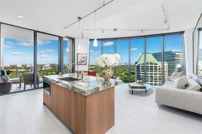 Building Photo - 2831 S Bayshore Dr