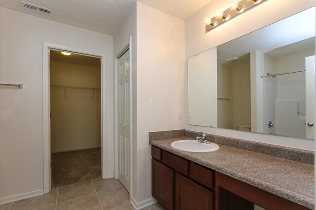 Building Photo - 2405 Woodfield Blvd