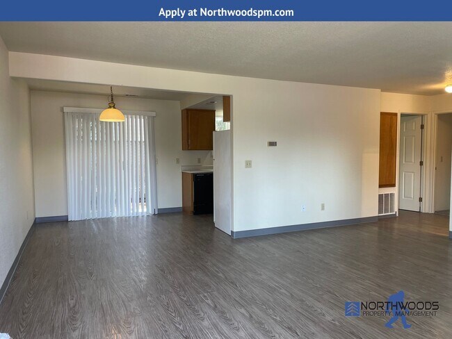 Building Photo - Very Nice 2 Bedroom 1 Bath Condo-Located i...