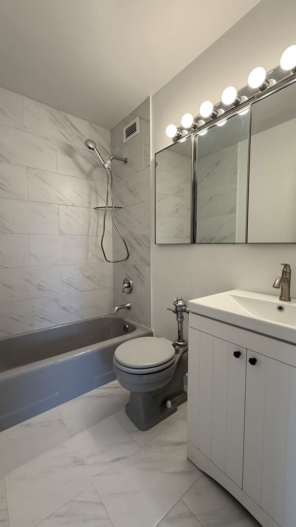 Building Photo - 3900 N Lake Shore Dr