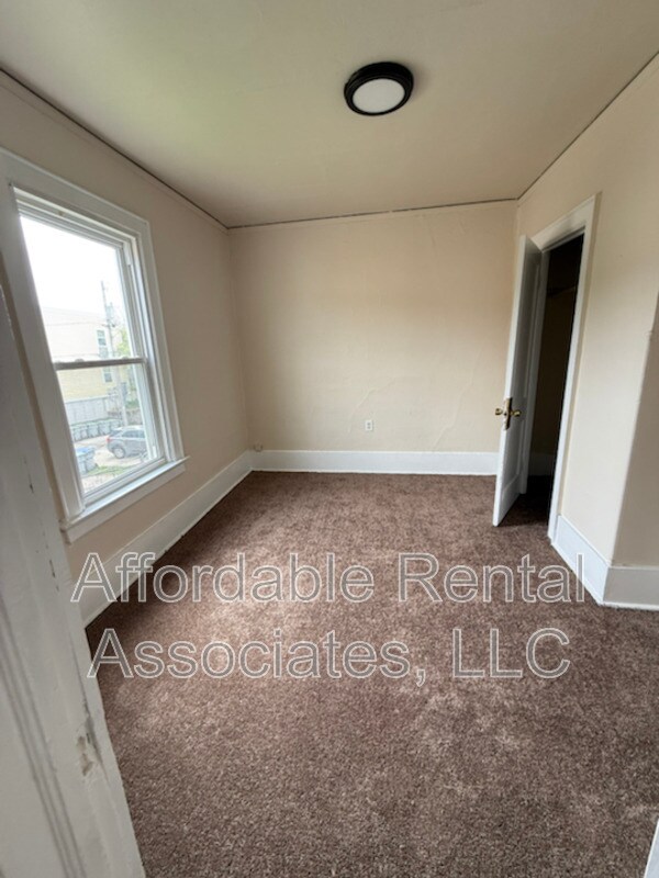 Building Photo - 3529 W Pierce St