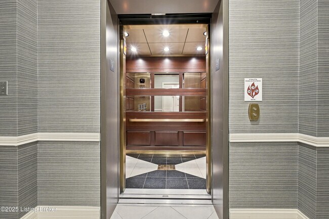 Building Photo - 6600 Seminary Woods Pl