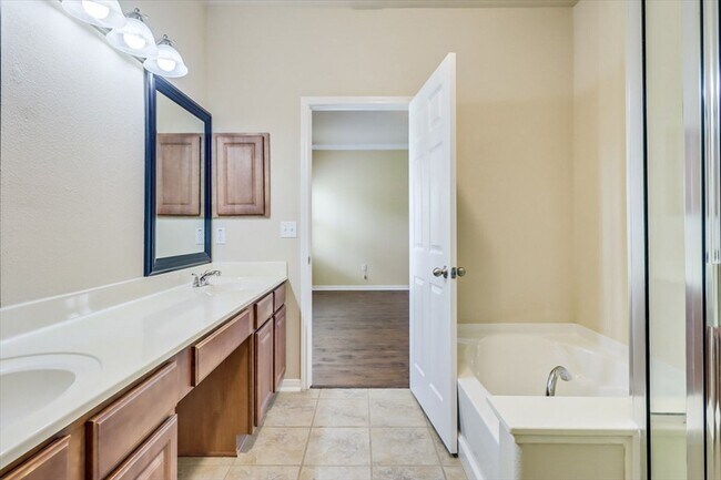 Building Photo - 8026 Barlovento St