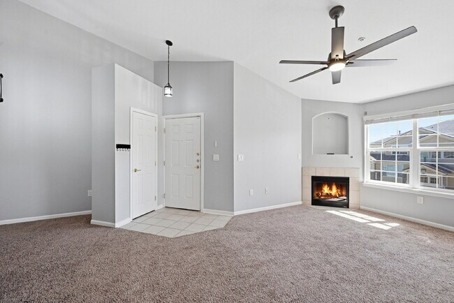 Building Photo - $1,695.95 with $300.00 off the first month's rent, $2 Beds - 2 Bath, Condo in Aurora with in Unit...
