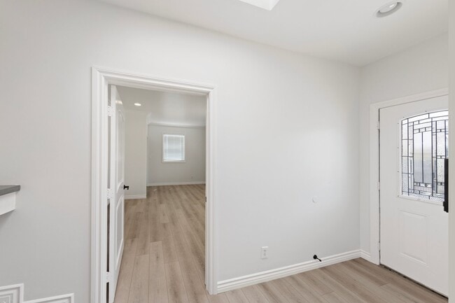 Building Photo - 403 N San Gabriel Ave