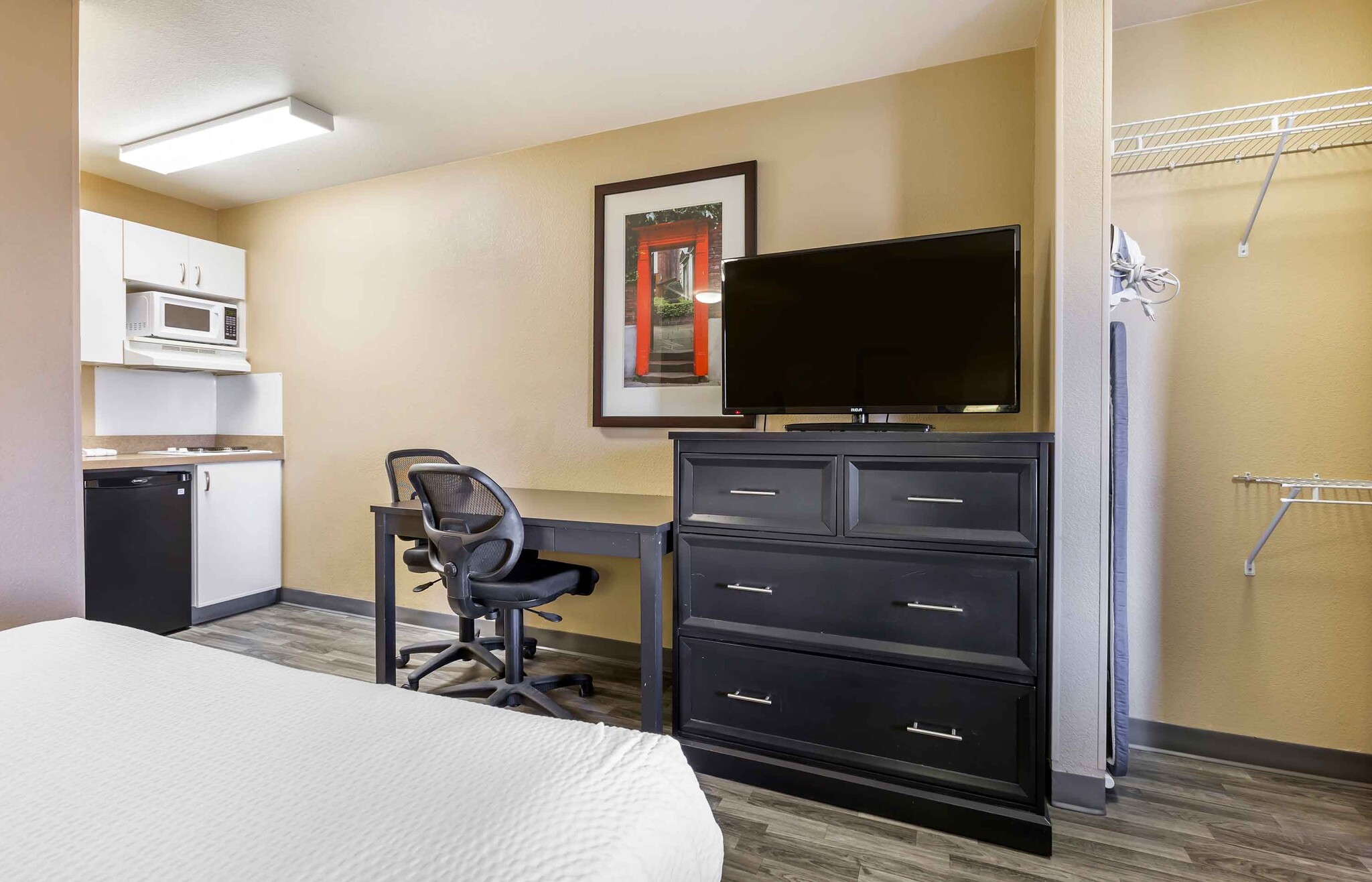 Building Photo - Furnished Studio-Albuquerque - Airport