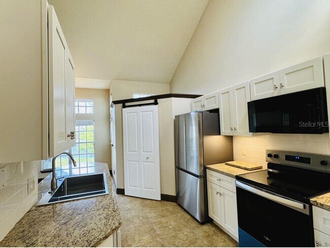 Building Photo - 1556 Farrindon Cir