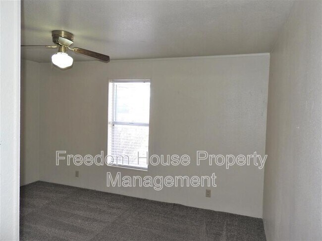 Building Photo - 2770 Rio Rico Dr