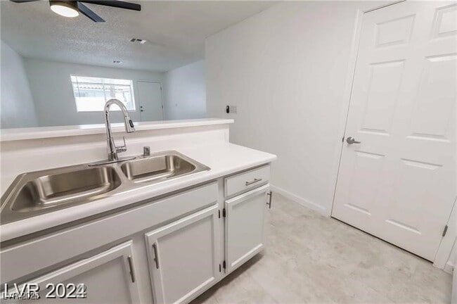 Building Photo - 2117 Chertsey Dr