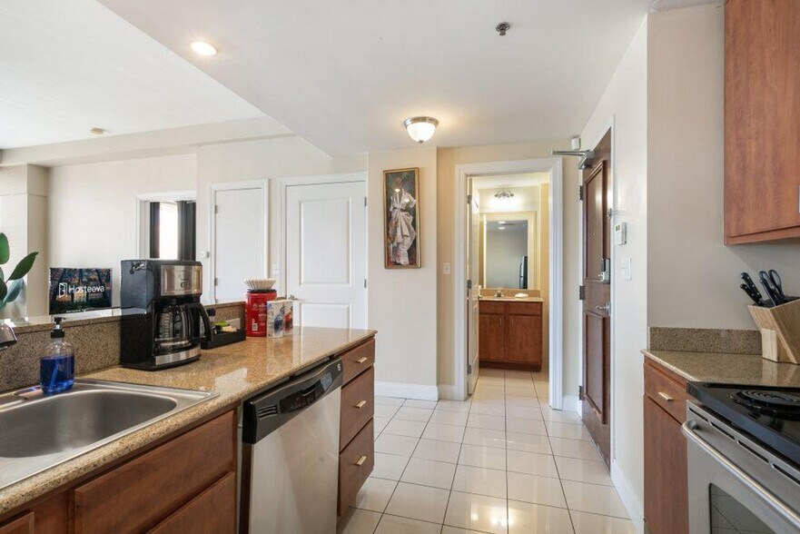 Building Photo - 925 Common St