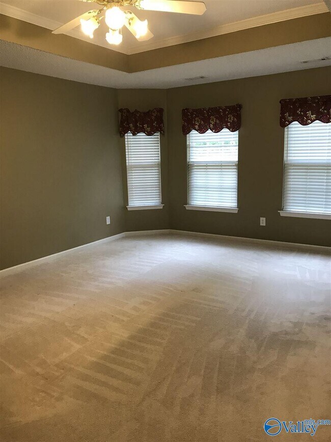 Building Photo - 110 Bridgeway Ln