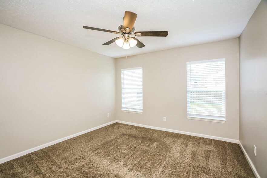 Building Photo - 10941 Minuteman Ct