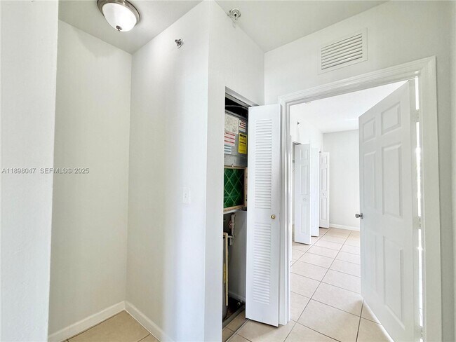 Building Photo - 8851 NW 112th Ave