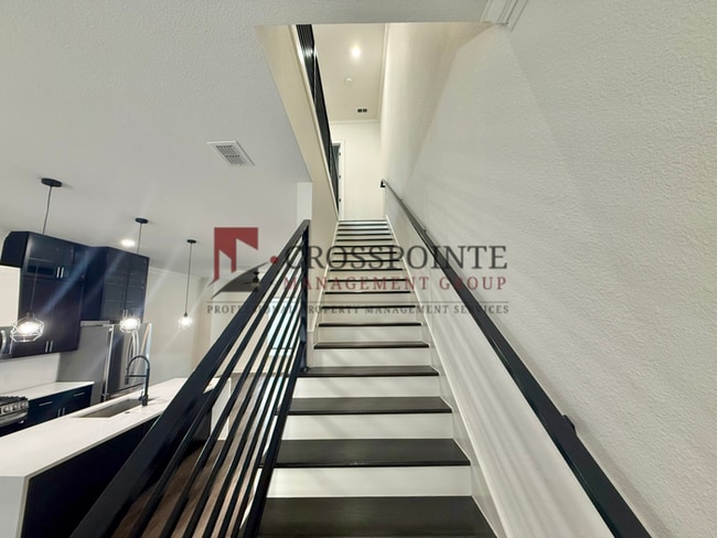 Building Photo - Tour Today! Stunning 3 Bedroom, 3.5 Bath Townhome!