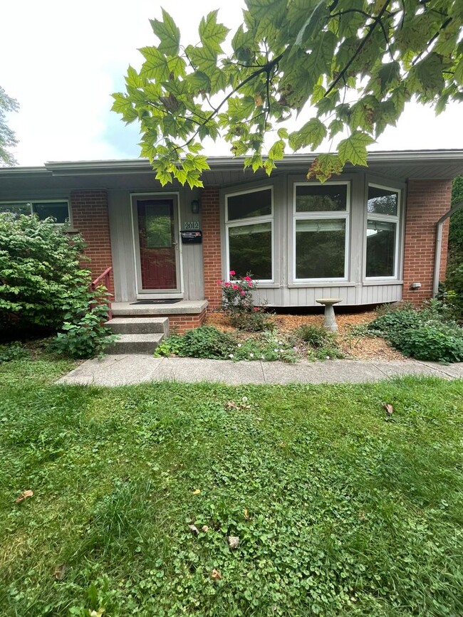 Primary Photo - Three Bedroom Home in Dicken Neighborhood ...