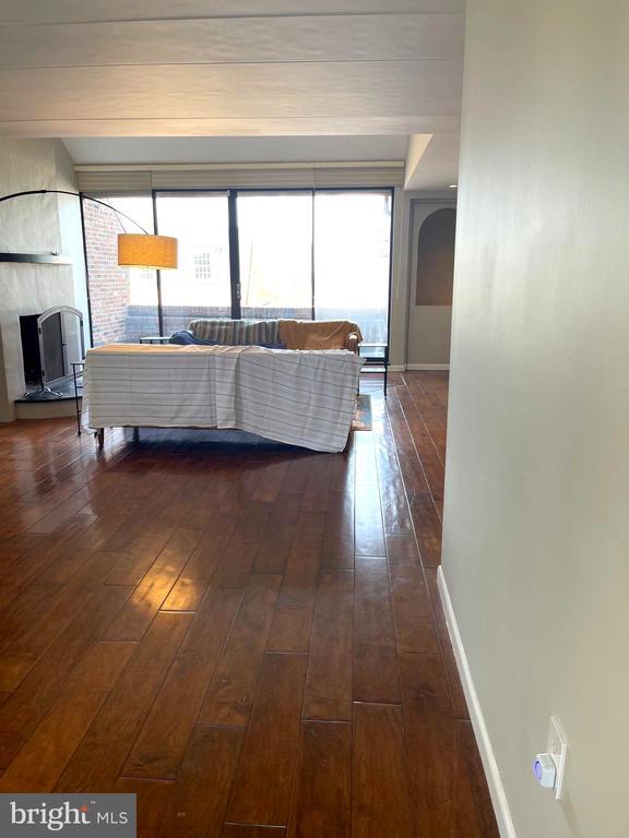 Building Photo - 28 Main St