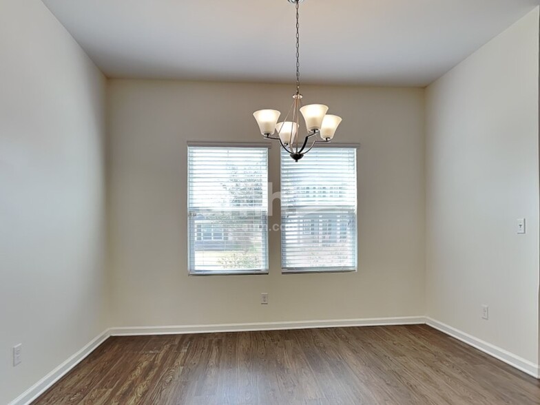 Building Photo - 304 Crabapple Cir