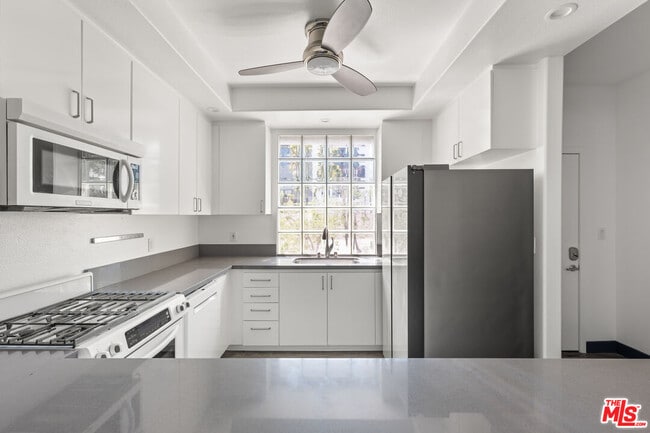 Building Photo - 1131 N Formosa Ave