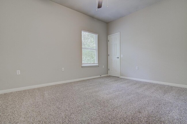 Building Photo - 1702 Singleton Ave