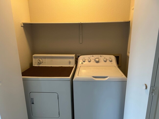 Building Photo - ***Rock Springs 2 Upper Level, Unfurnished, 2 Bedroom, 2 Bath Condo***