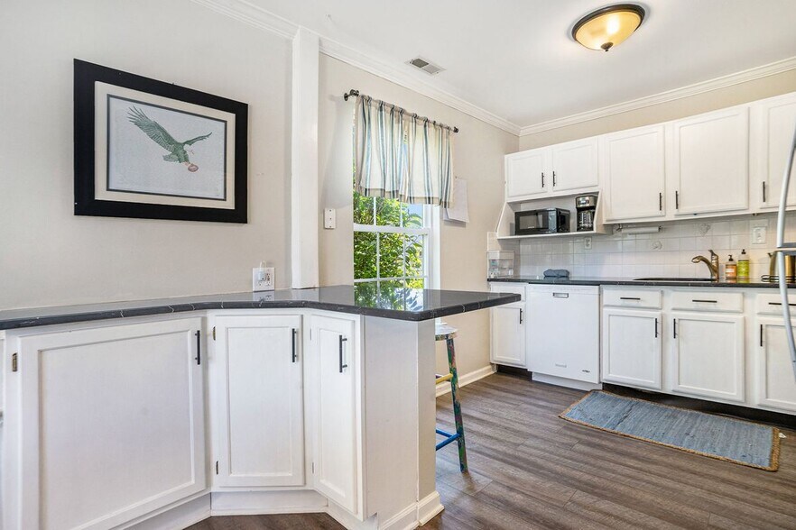 Building Photo - 5905 Drawbridge Ct