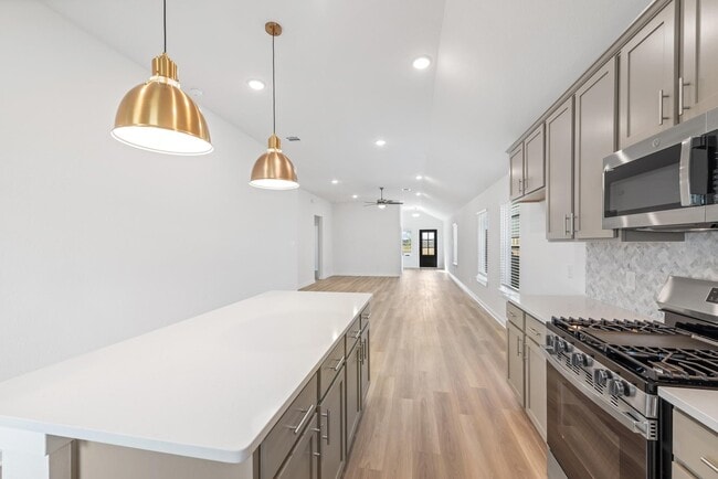 Building Photo - 32419 Sunbeam Dr