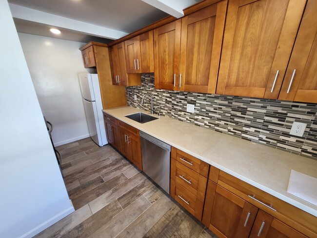 Dishwasher, Quartz Counters - 1662 S Grant St