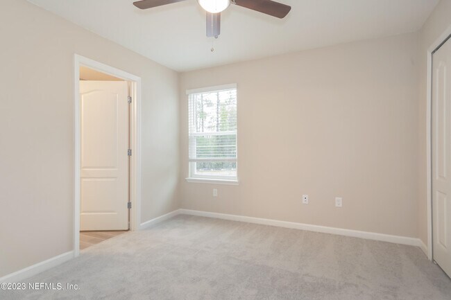 Building Photo - 7415 Palm Hills Dr