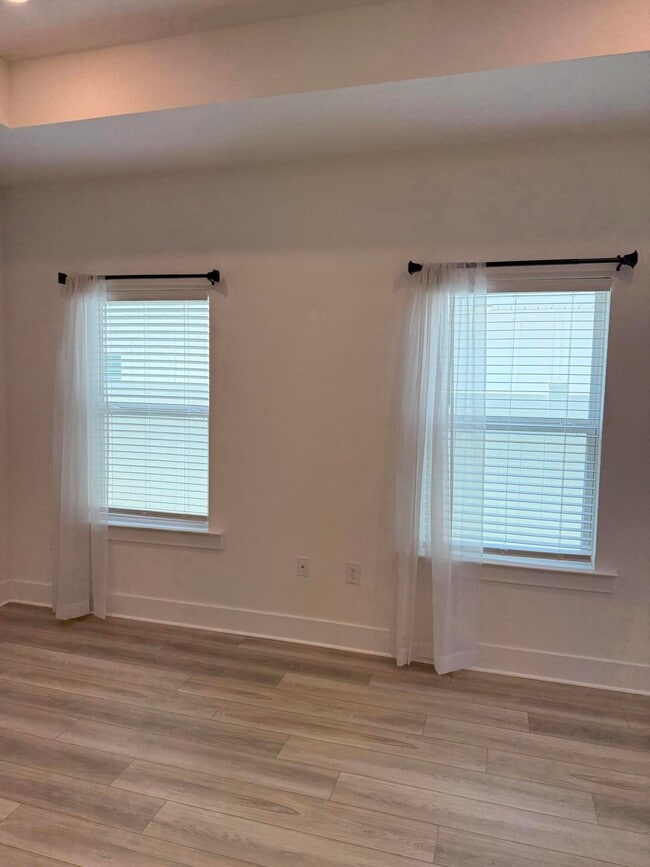 Building Photo - 210 Lyla Ln