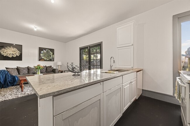 Building Photo - 100 W Hamilton St