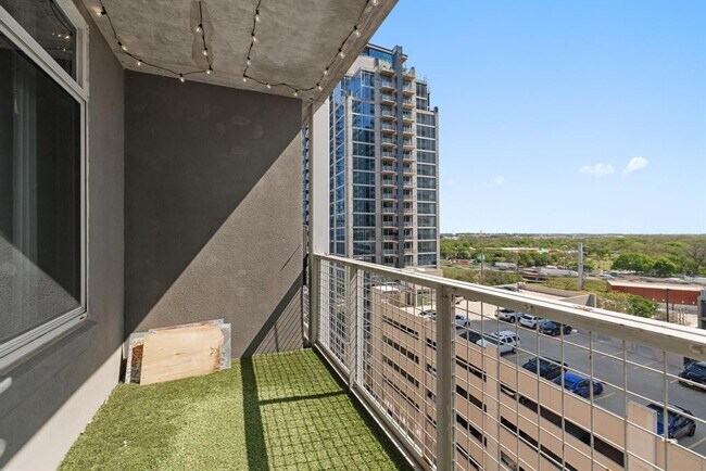 Building Photo - 54 Rainey St