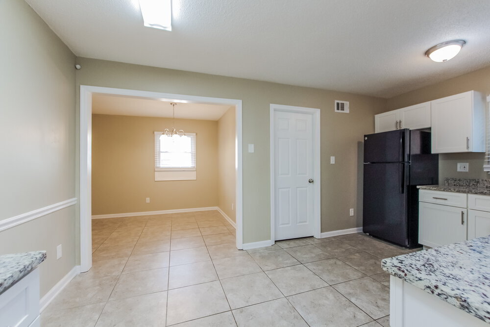 Building Photo - 2010 Longdale Dr