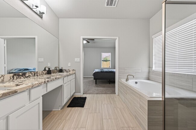 Building Photo - 11676 Whirlaway Dr