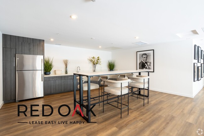 Building Photo - Elegant One Bedroom Penthouse Drenched in ...