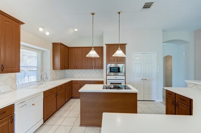Building Photo - 9026 Robinhoods Well Dr