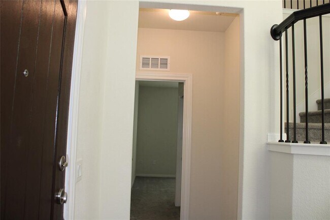 Building Photo - 13902 Ilex Dr