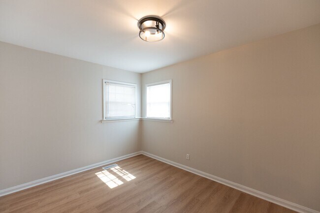 Building Photo - Updated 3 Bed 2 Bath Home in Greensboro