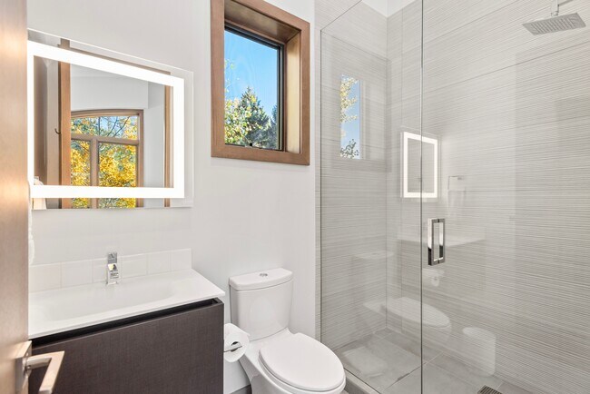 Building Photo - 522 Spruce St