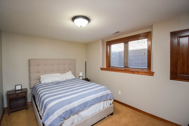 Building Photo - 2204 S Silverthorne Ave